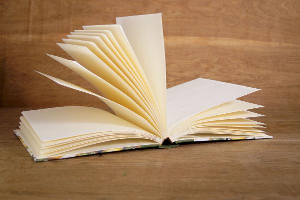 Heller Fotokarton Fotoalbum aus der Manufaktur Schreibweise